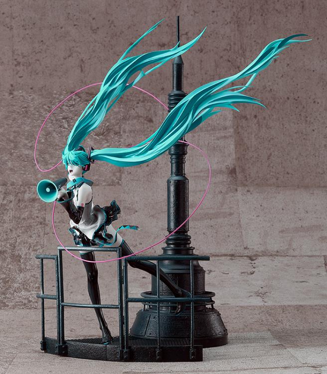Vocaloid Hatsune Miku: Love is War (Refined Ver.) 1/8 Scale Figure & Good Smile Company 20th Anniversary Book Set