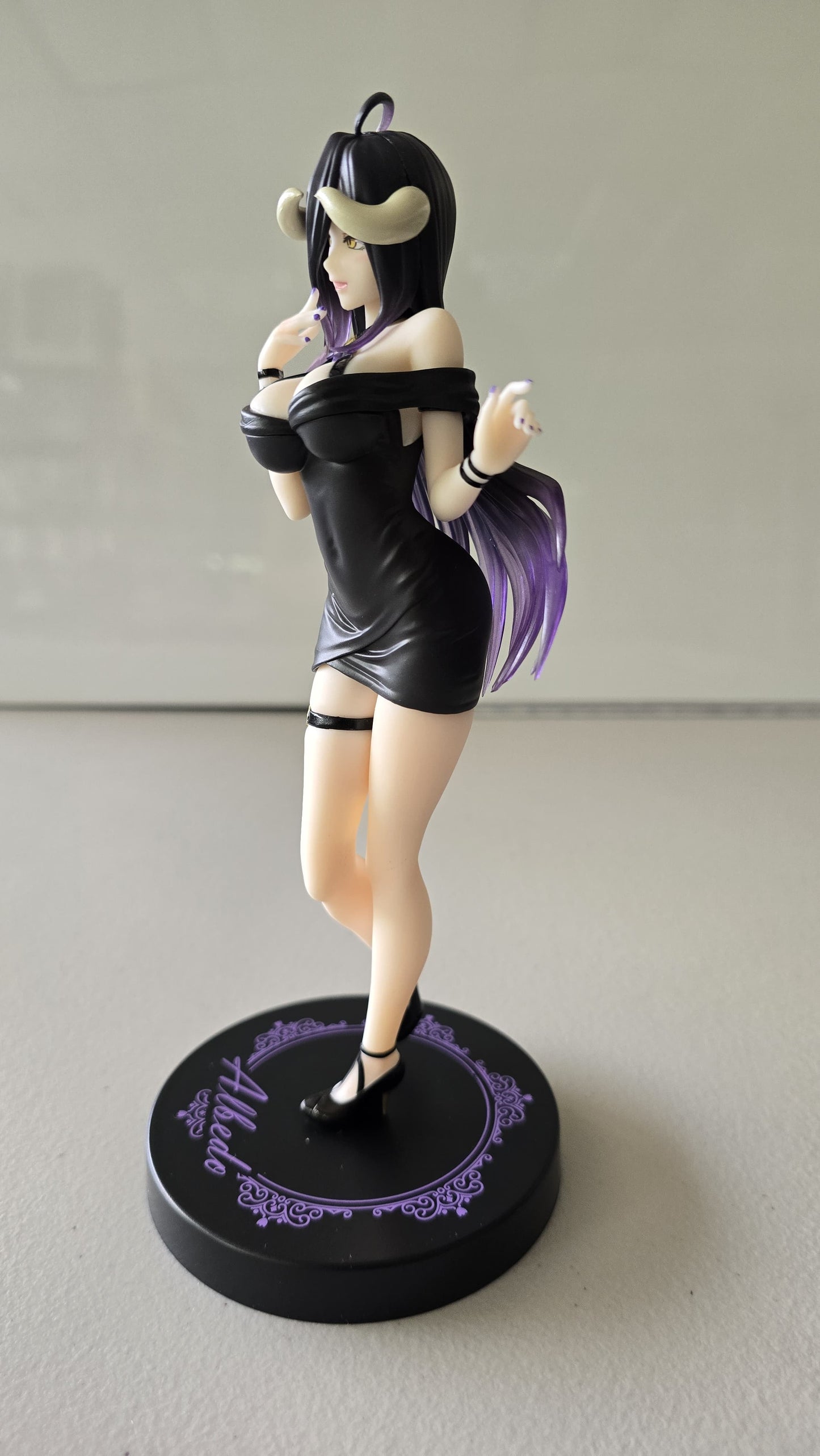 Overlord Vivit Albedo (Mini Dress Ver.) Figure (Sin Caja)