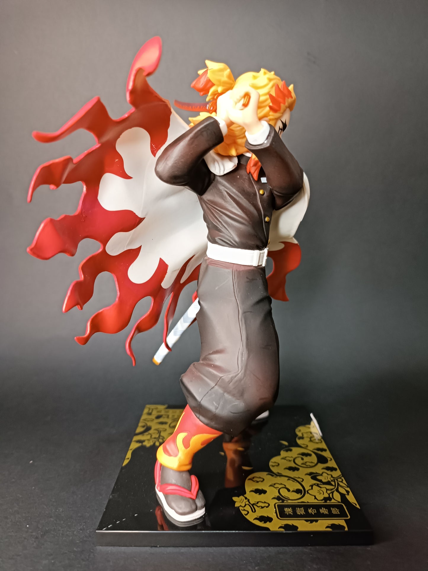 BANPRESTO ICHIBANSHO FIGURE: DEMON SLAYER KYOJURO RENGOKU (MUGEN TRAIN) (Sin Caja)