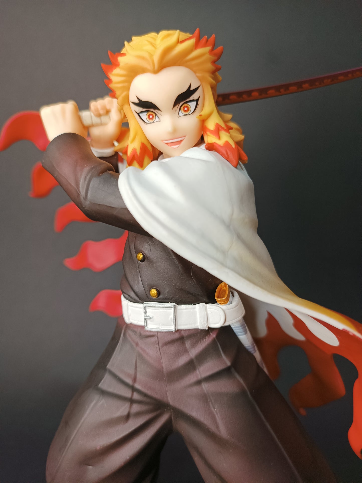 BANPRESTO ICHIBANSHO FIGURE: DEMON SLAYER KYOJURO RENGOKU (MUGEN TRAIN) (Sin Caja)
