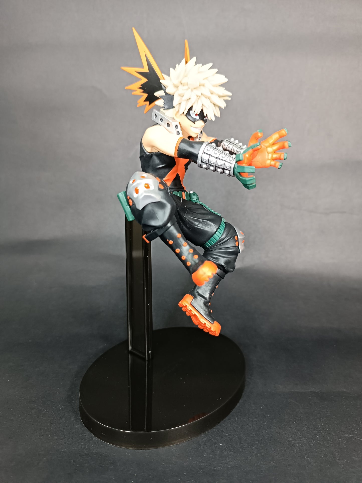 My Hero Academia The Amazing Heroes Vol.30 Katsuki Bakugo (sin caja)