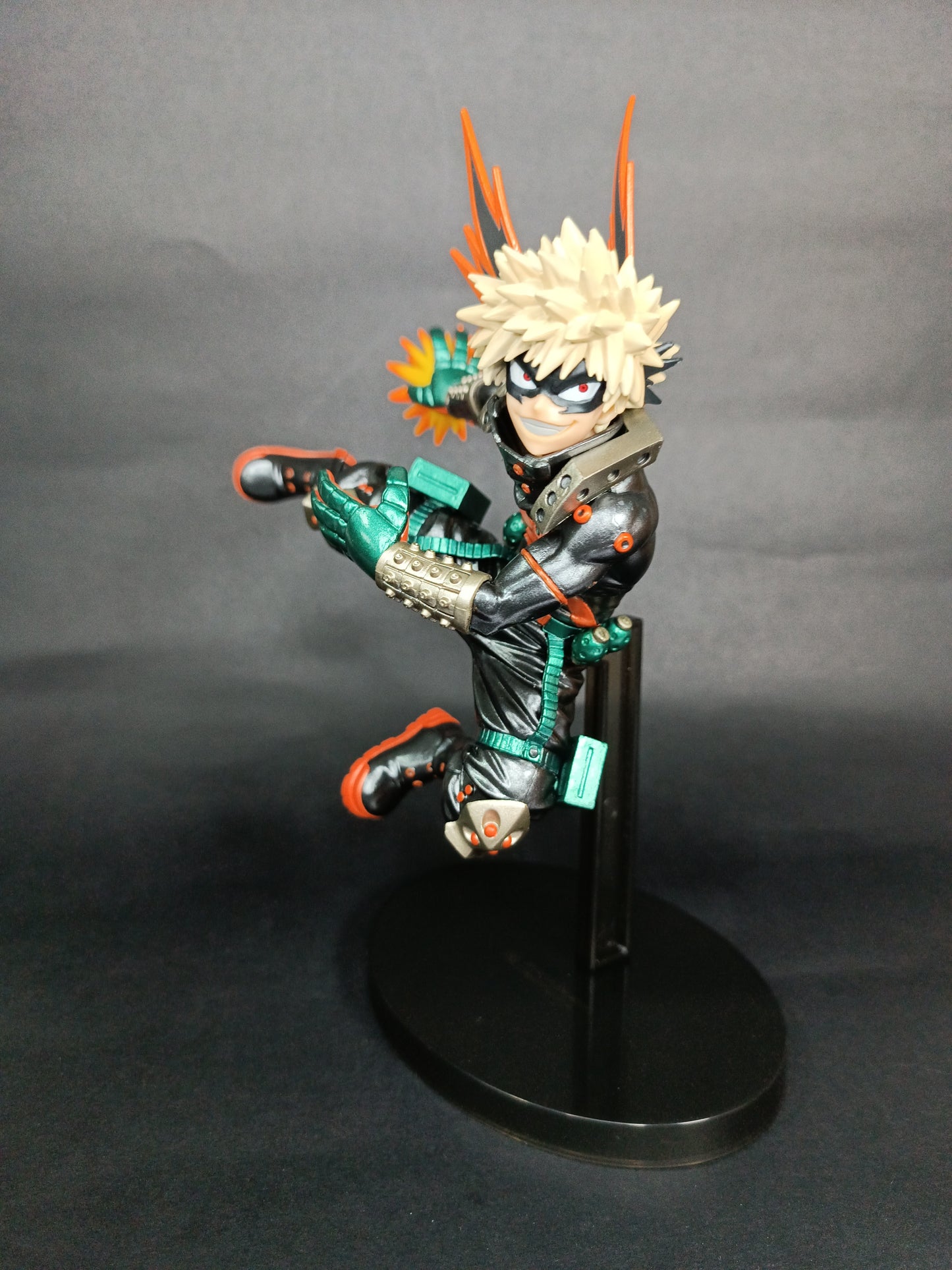 My Hero Academia The Amazing Heroes Special Katsuki Bakugo (sin caja)
