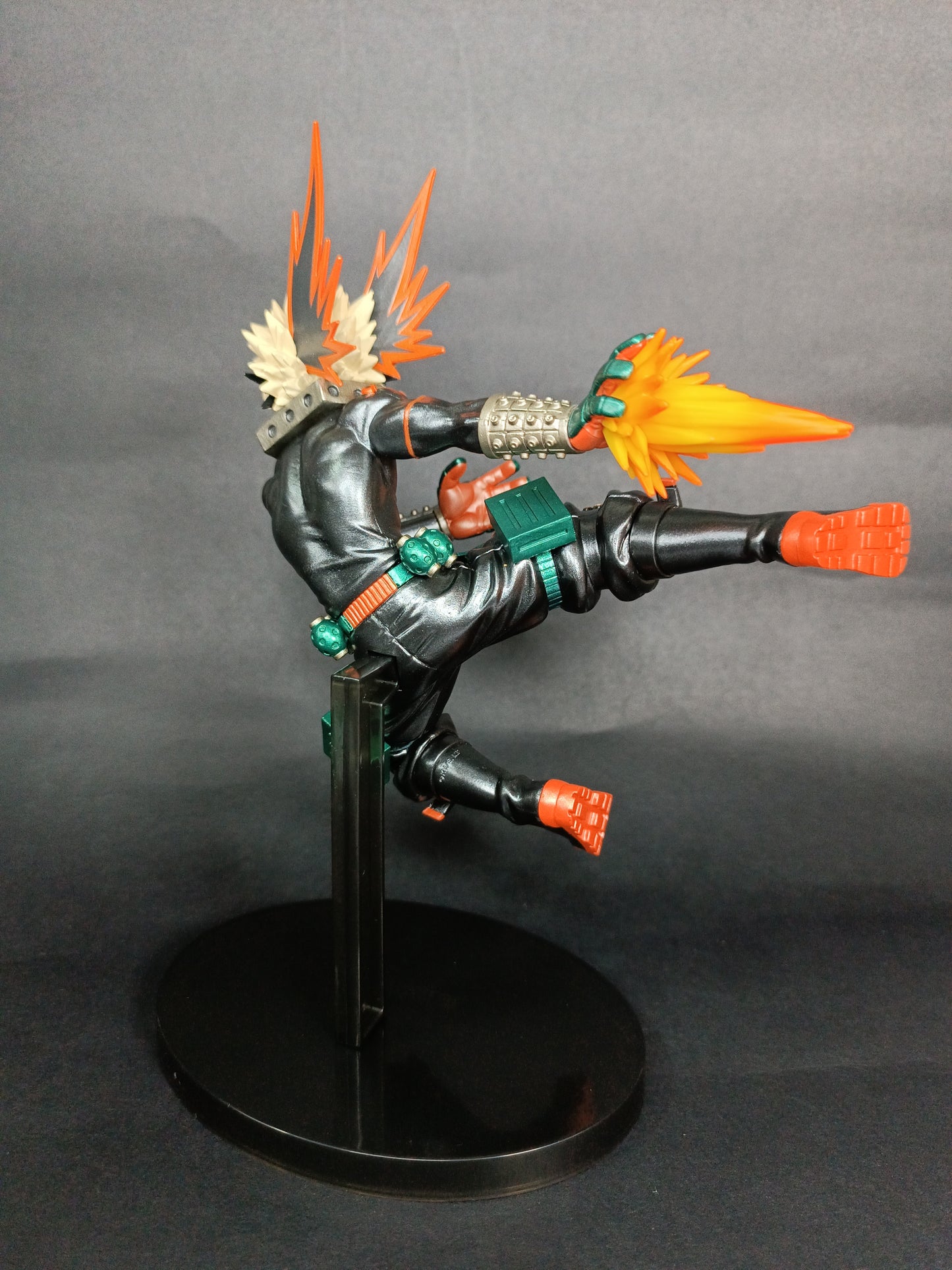 My Hero Academia The Amazing Heroes Special Katsuki Bakugo (sin caja)