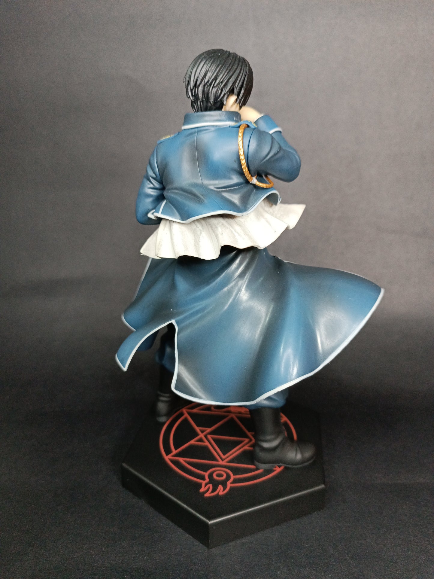 FURYU FULLMETAL ALCHEMIST: ROY MUSTANG FIGURA ESPECIAL (Sin caja)