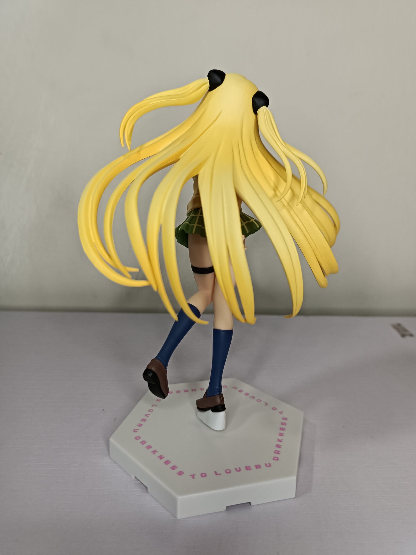 To LOVEru Darkness - Konjiki no Yami/Golden Darkness (School Uniform Ver.) (Sin Caja)