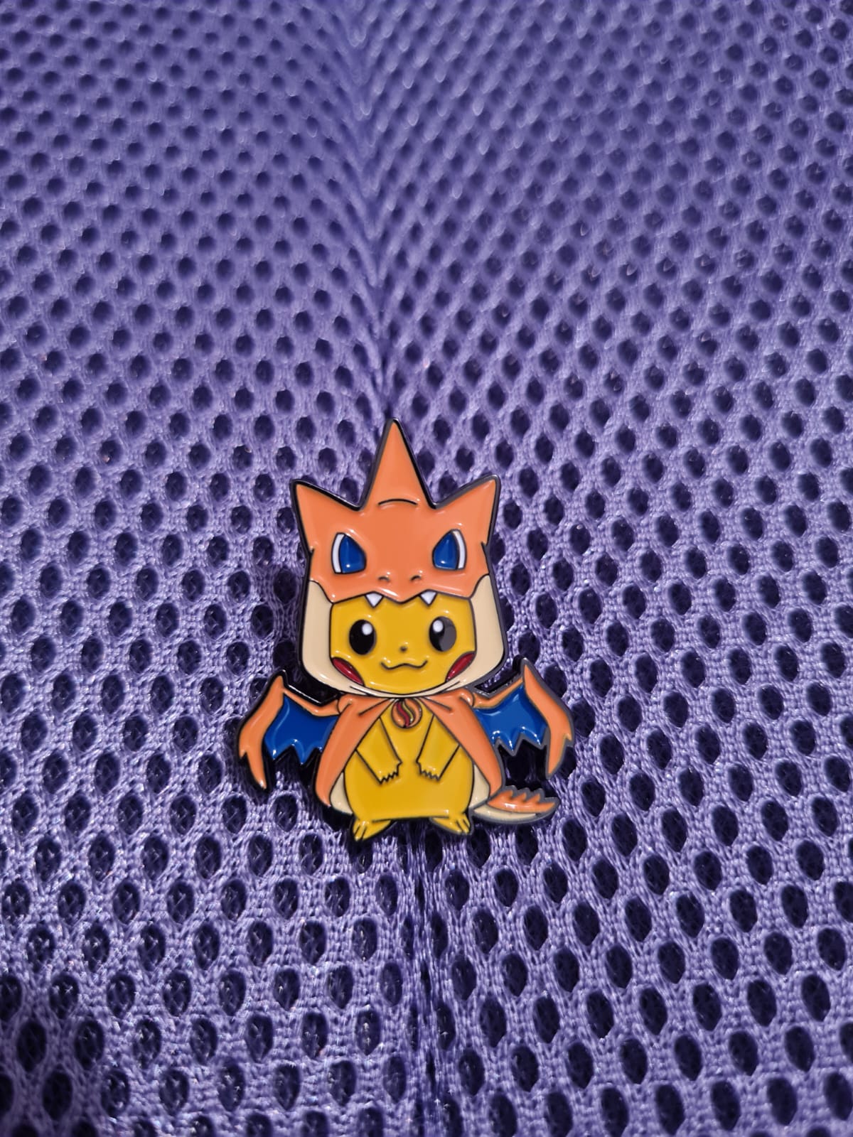 Pin Pikachu Charizard