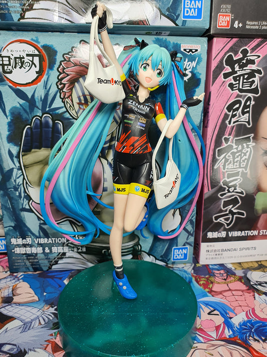 Hatsune Miku Racing - Racing Miku 2019 Team UKYO - Banpresto (Sin Caja)