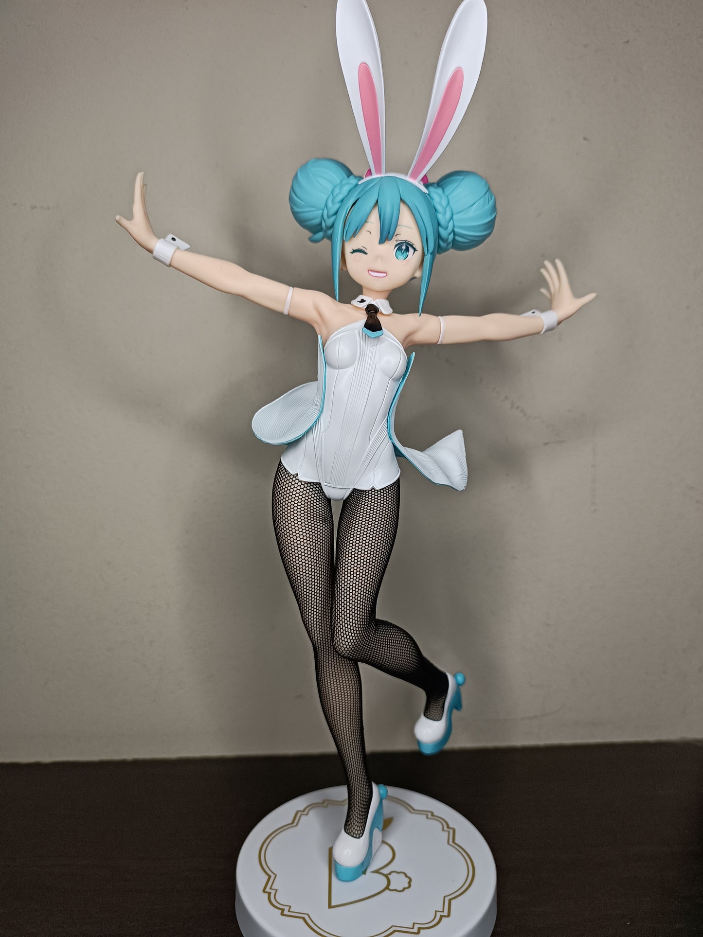 Vocaloid BiCute Bunnies White Hatsune Miku (Wink Ver.) Figure (Sin Caja)