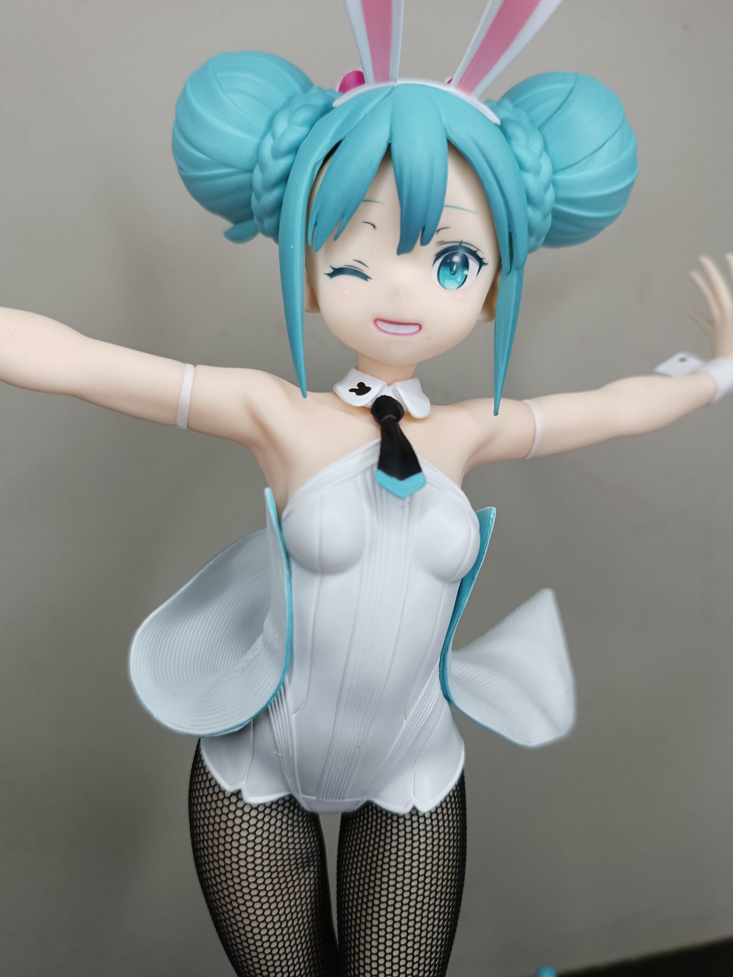 Vocaloid BiCute Bunnies White Hatsune Miku (Wink Ver.) Figure (Sin Caja)