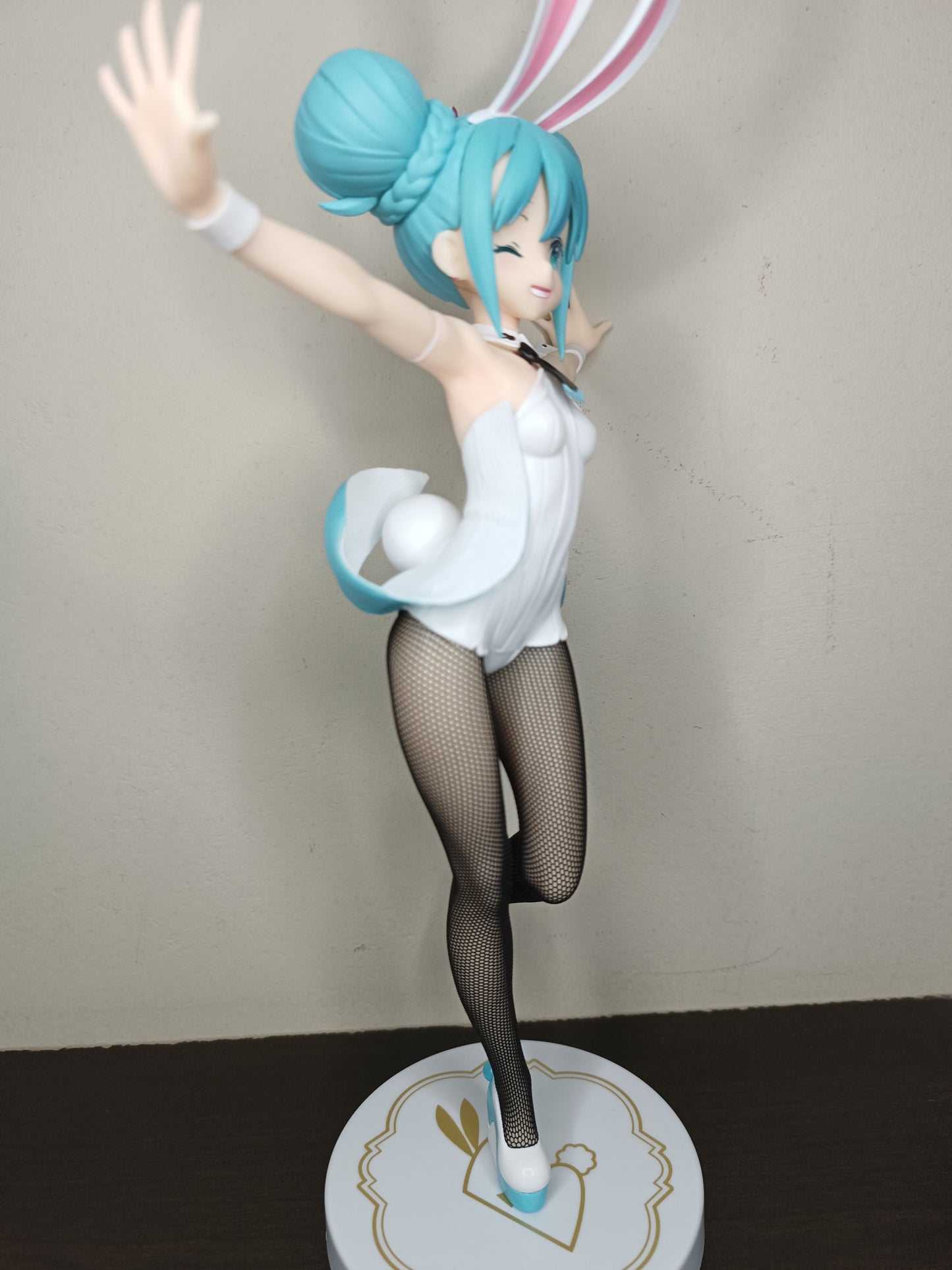 Vocaloid BiCute Bunnies White Hatsune Miku (Wink Ver.) Figure (Sin Caja)