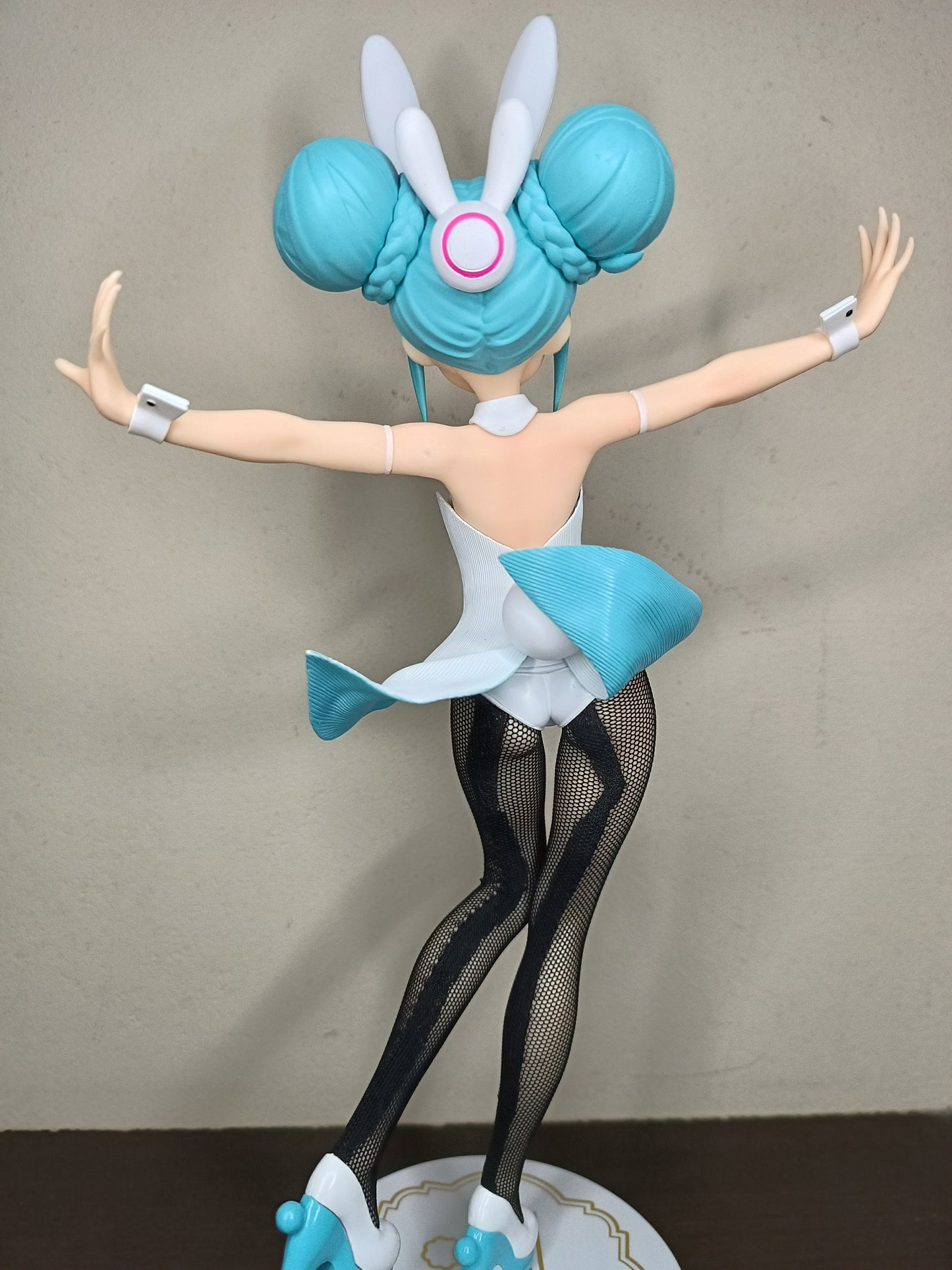 Vocaloid BiCute Bunnies White Hatsune Miku (Wink Ver.) Figure (Sin Caja)