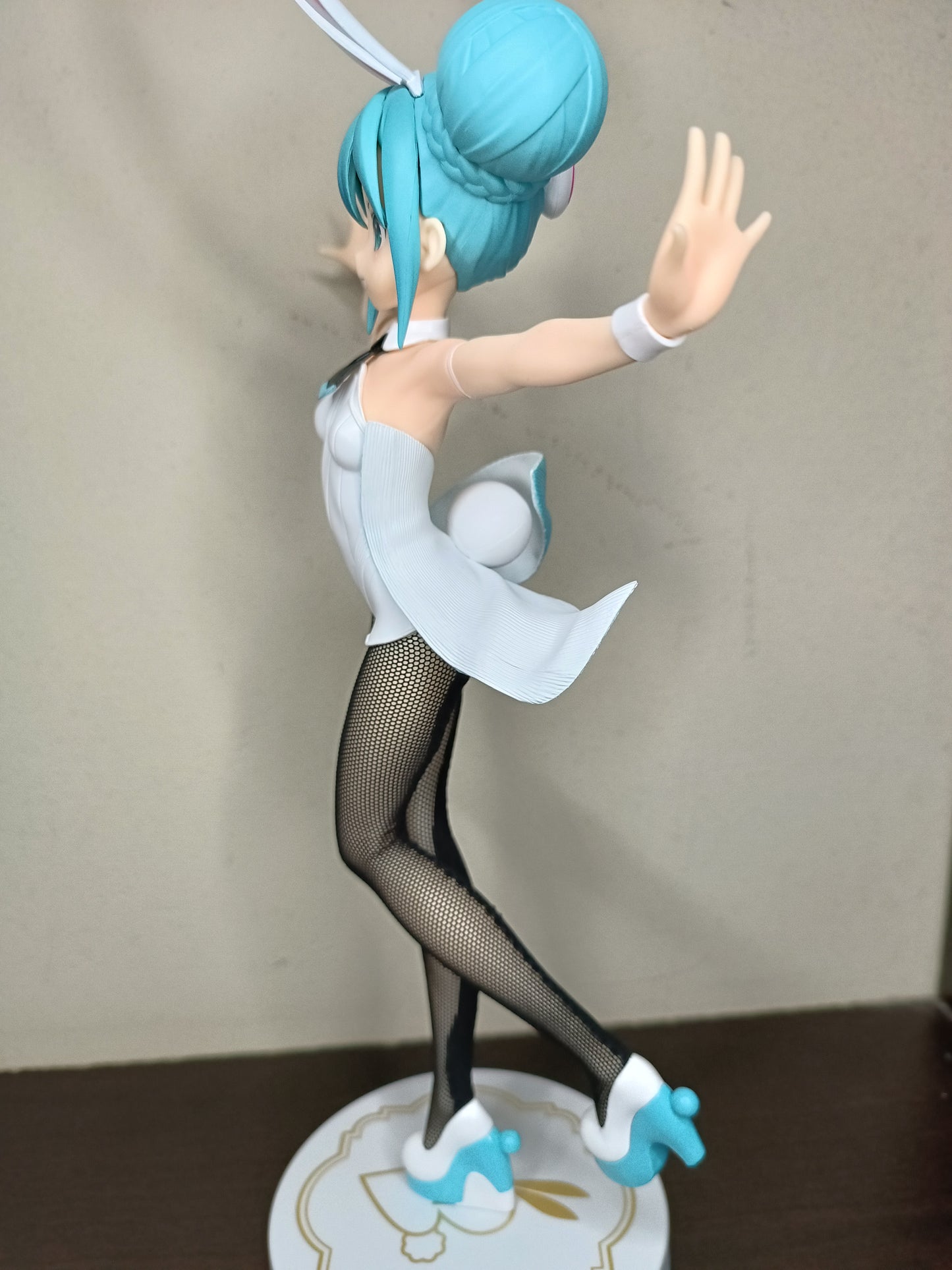 Vocaloid BiCute Bunnies White Hatsune Miku (Wink Ver.) Figure (Sin Caja)