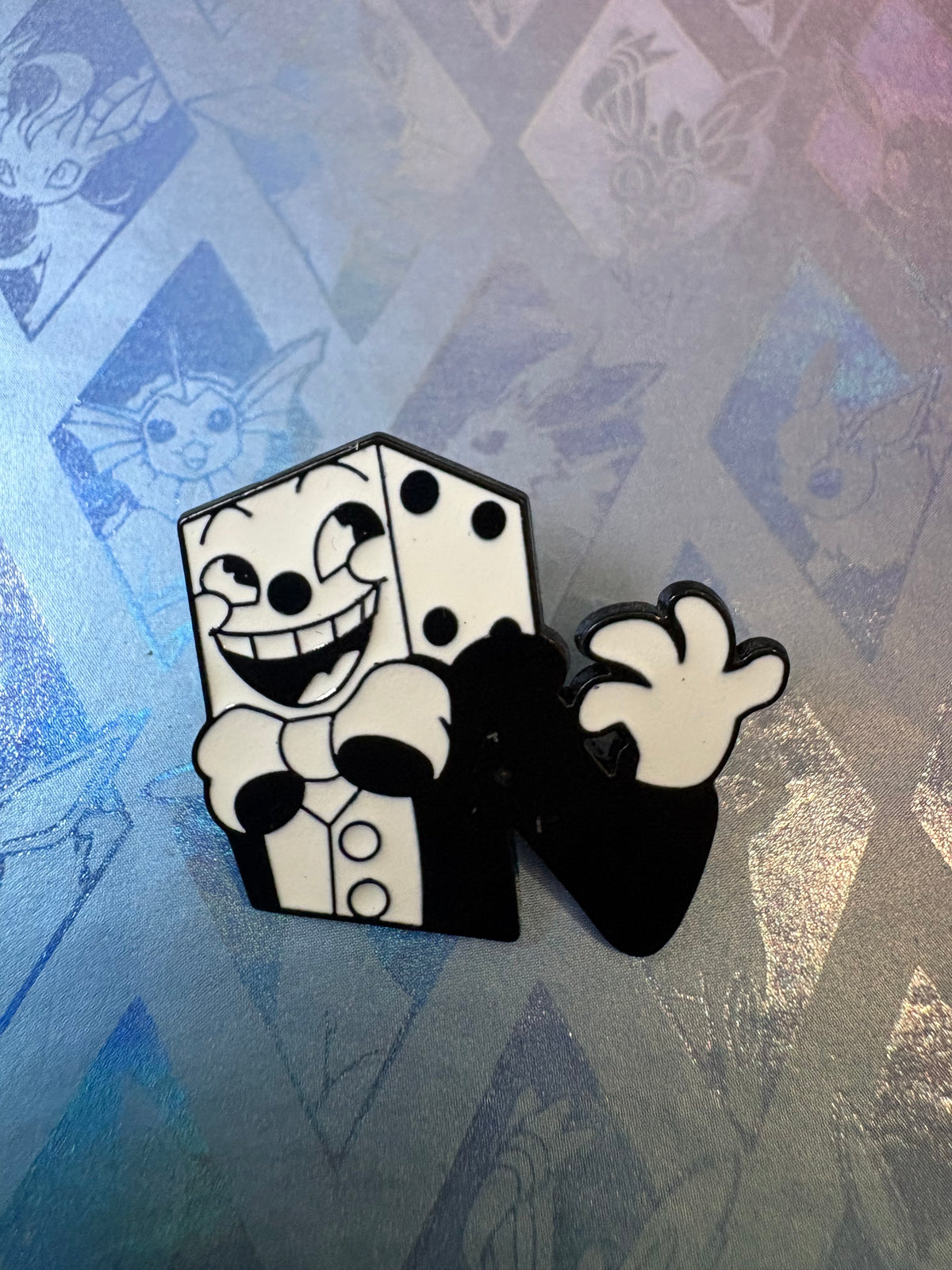 Pin metálico cuphead