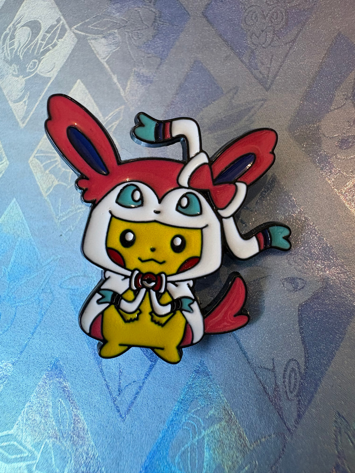 Pin metálico Pikachu Sylveon