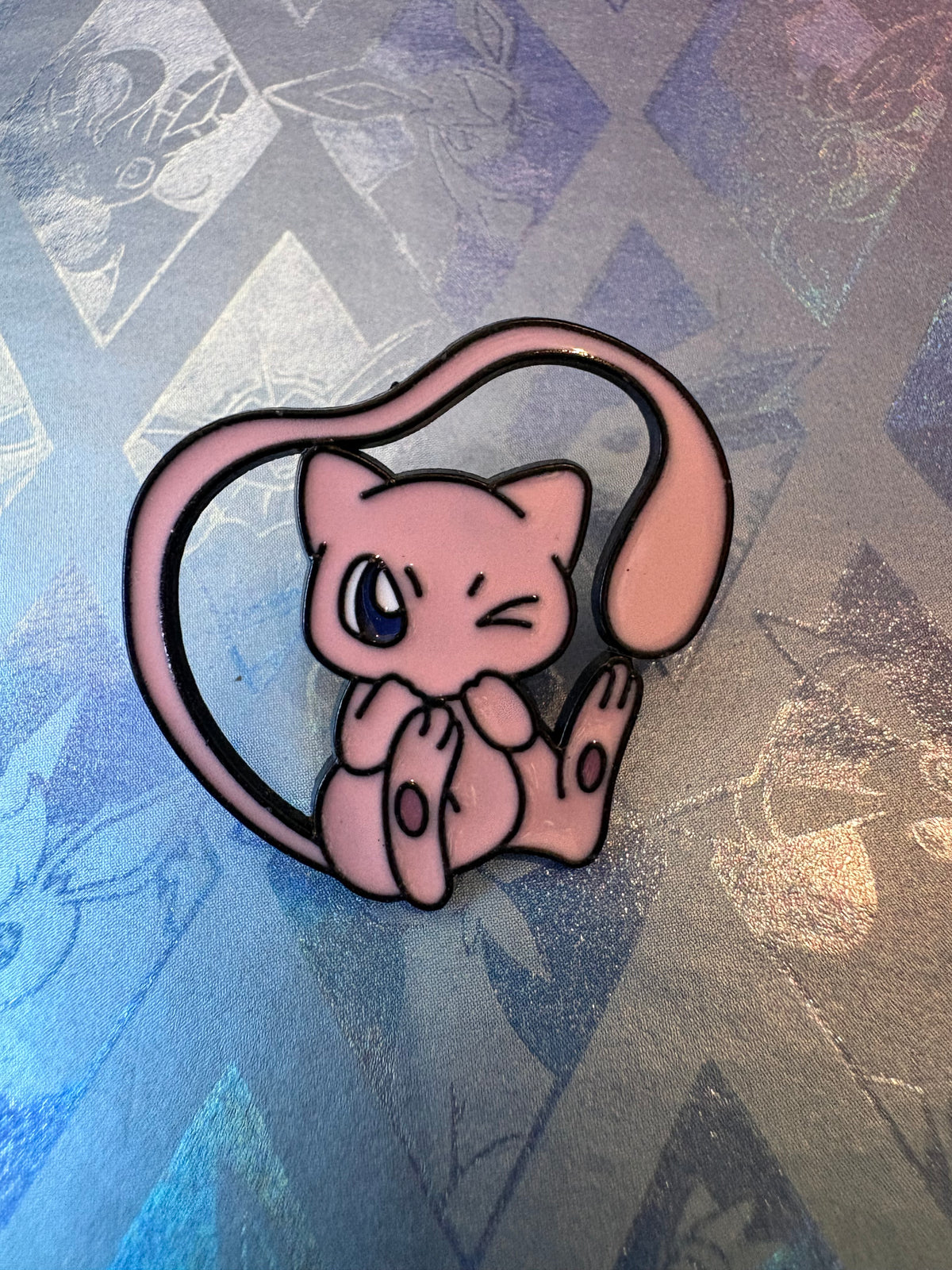 Pin metálico Mew