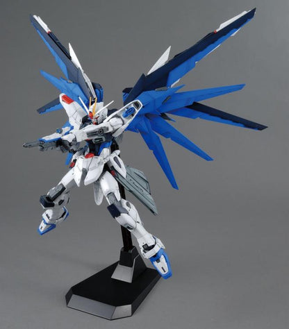 Mobile Suit Gundam SEED MG Freedom Gundam 2.0 1/100 Scale Model Kit