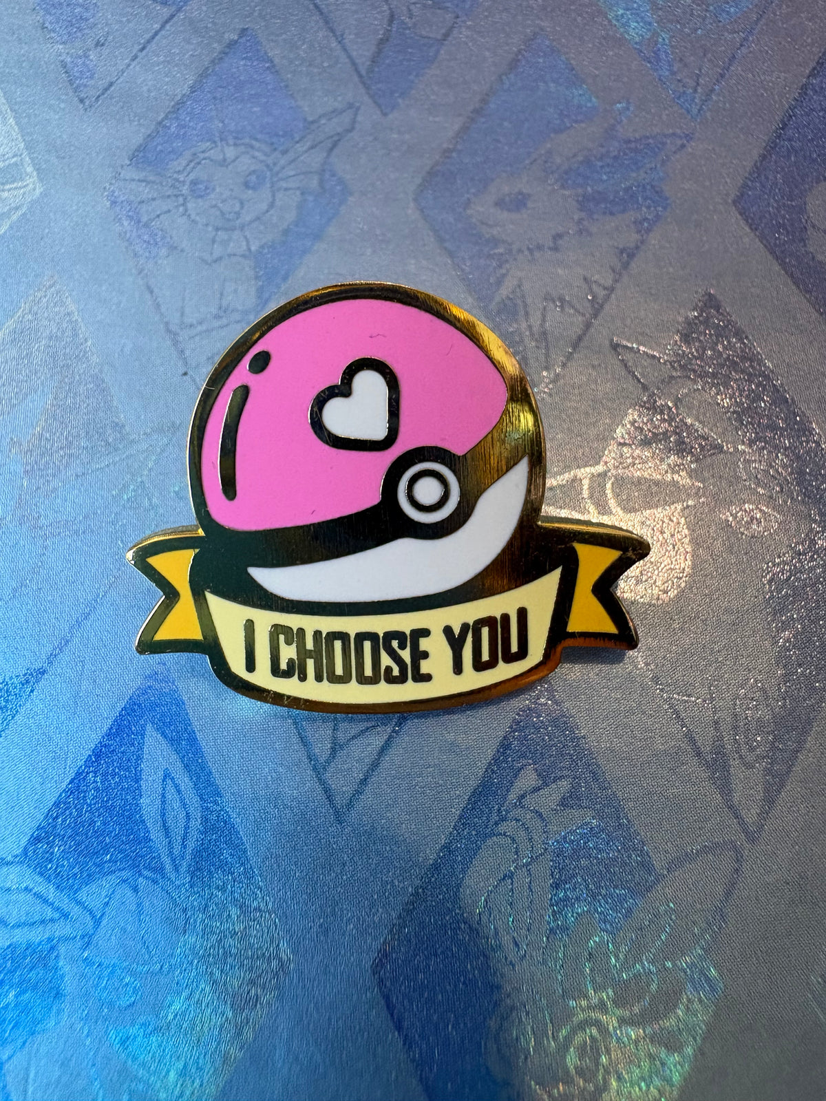 Pin metálico love ball