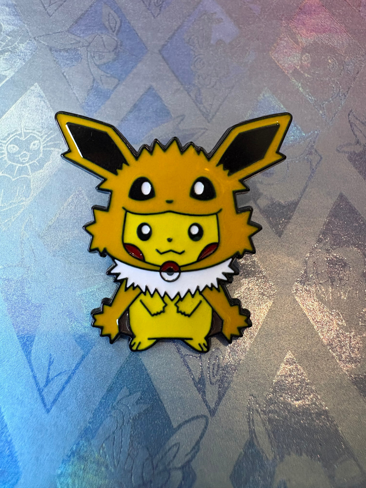 Pin metálico Pikachu Jolteon