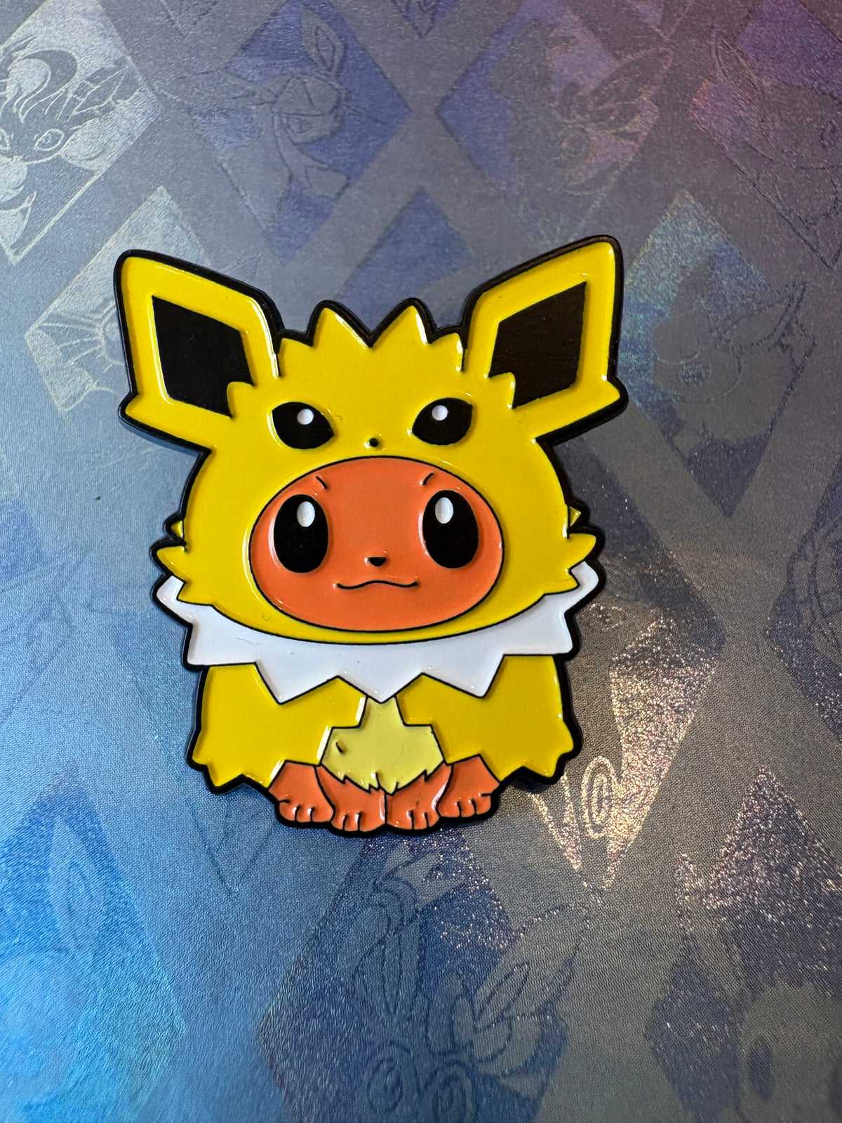 Pin metálico Eevee Jolteon