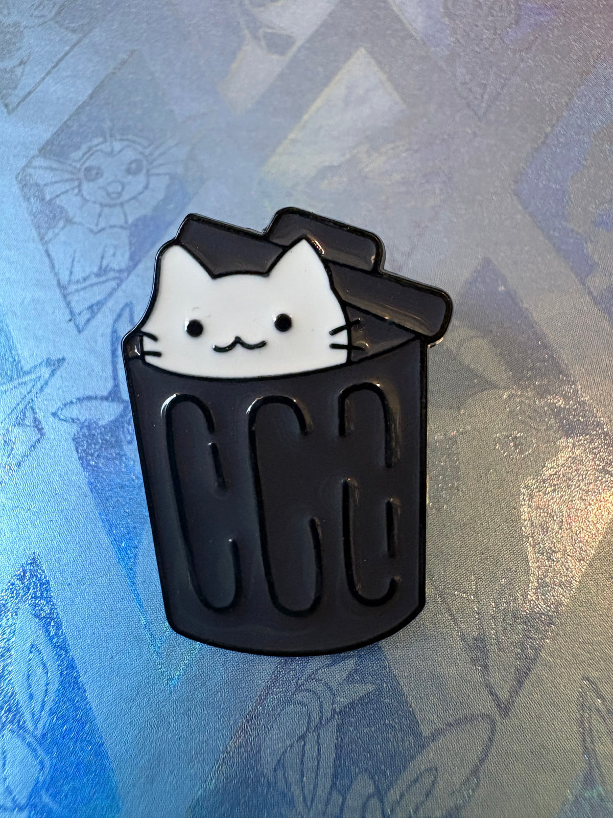 Pin metálico gato