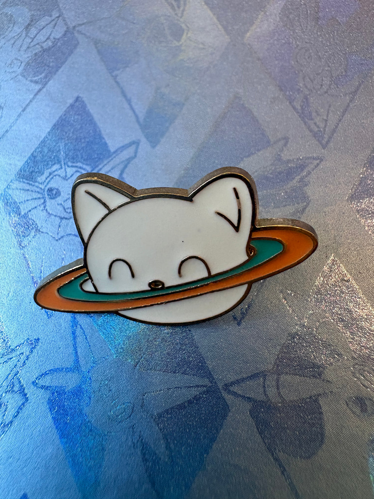 Pin metálico gato