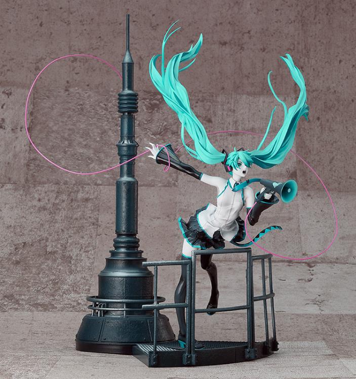 Vocaloid Hatsune Miku: Love is War (Refined Ver.) 1/8 Scale Figure & Good Smile Company 20th Anniversary Book Set