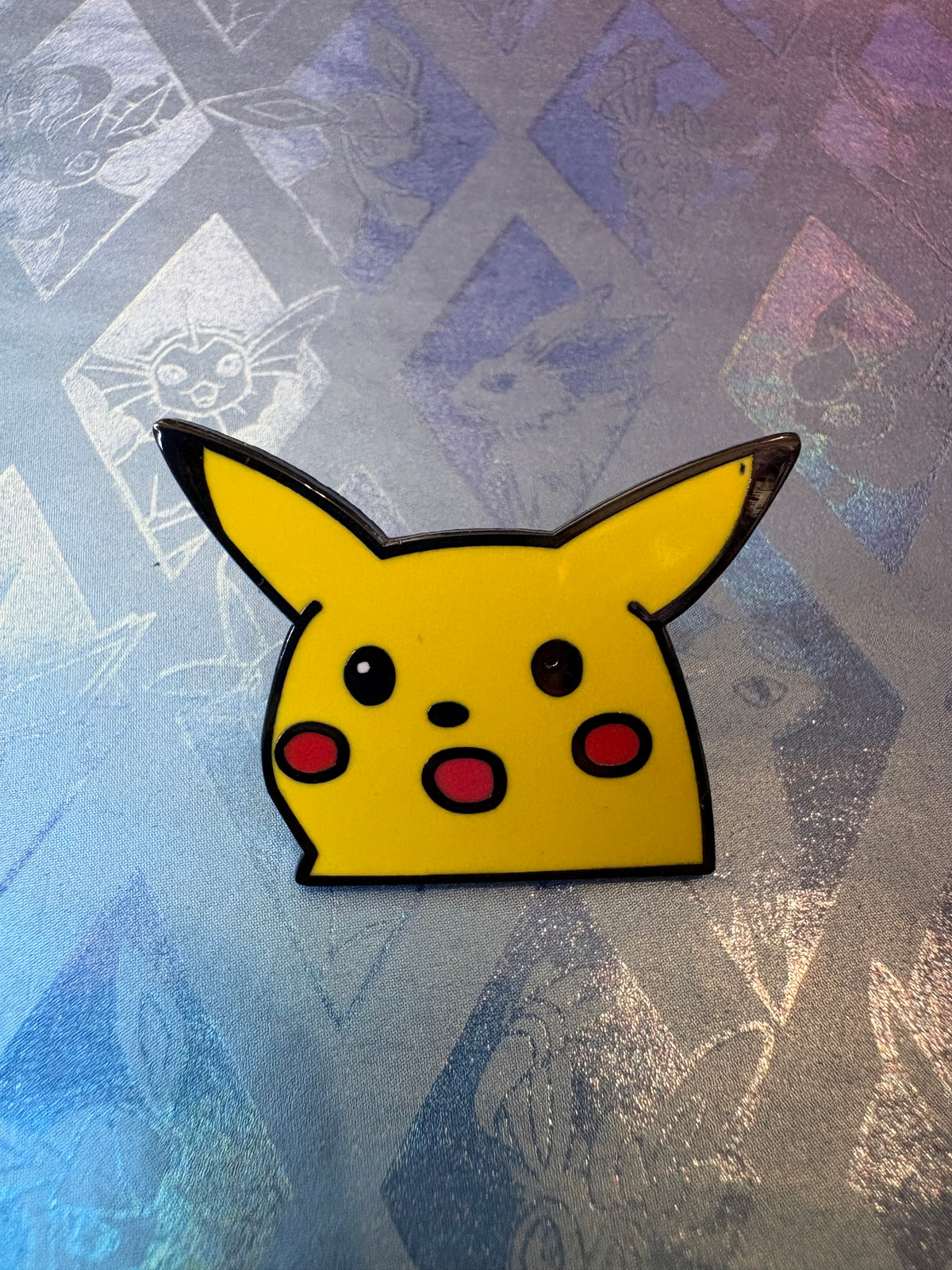 Pin metálico Pikachu meme