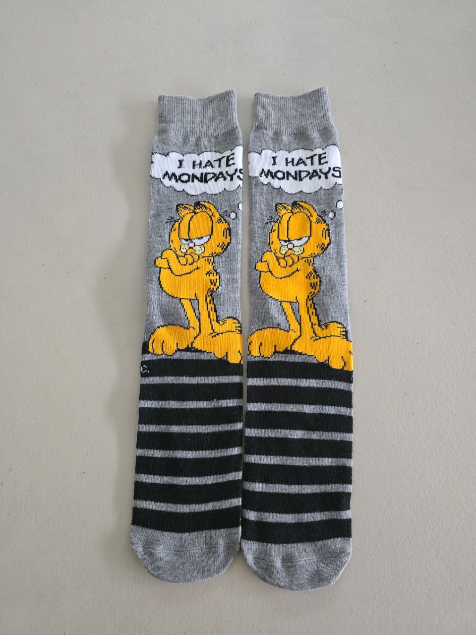 Calcetines Garfield gris