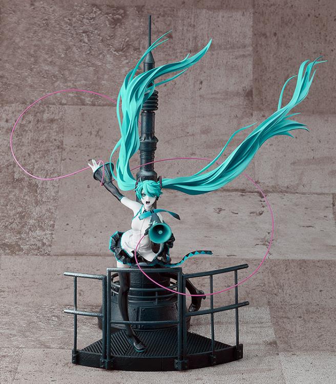 Vocaloid Hatsune Miku: Love is War (Refined Ver.) 1/8 Scale Figure & Good Smile Company 20th Anniversary Book Set