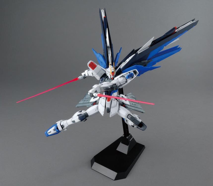 Mobile Suit Gundam SEED MG Freedom Gundam 2.0 1/100 Scale Model Kit