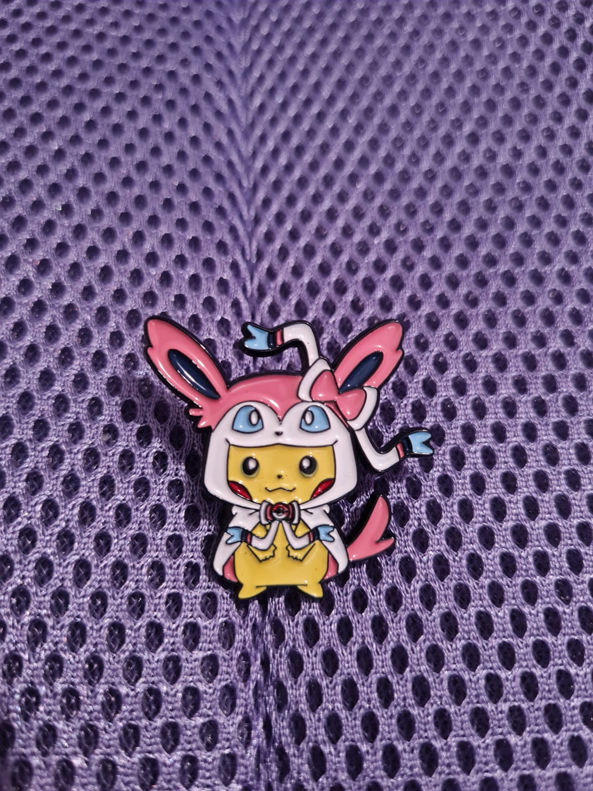 Pin Pikachu Sylveon