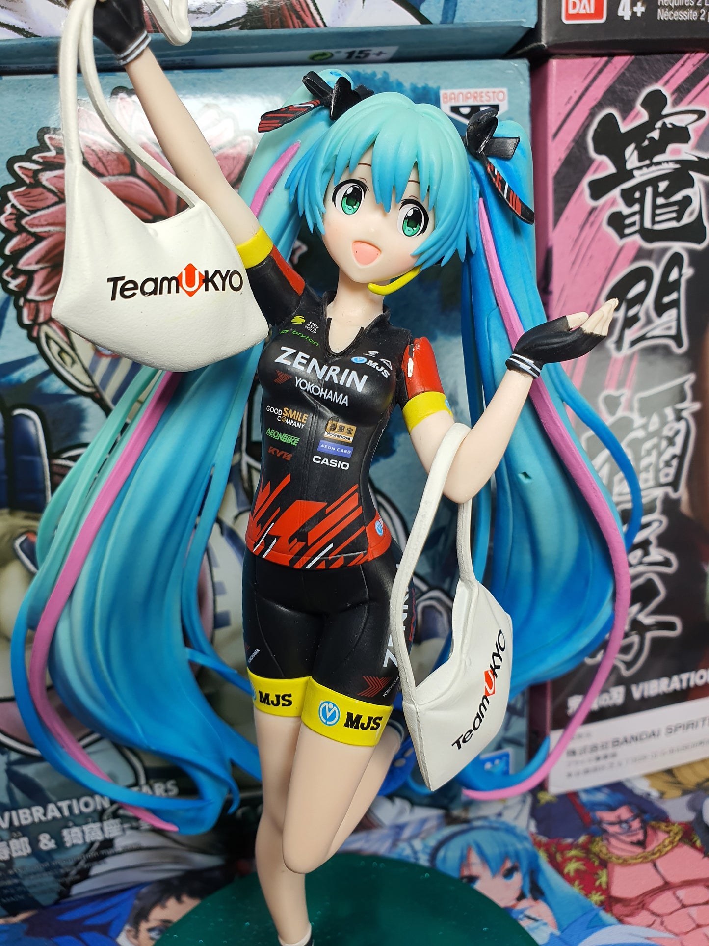 Hatsune Miku Racing - Racing Miku 2019 Team UKYO - Banpresto (Sin Caja)